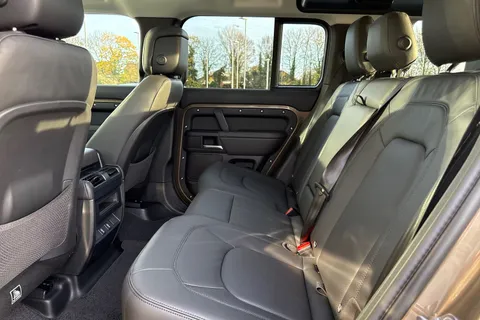 Land Rover Defender 110 3.0 D250 MHEV X-Dynamic HSE Auto 4WD Euro 6 (s/s) 5dr Thumbnail #5