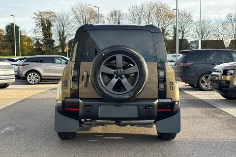 Land Rover Defender 110 3.0 D250 MHEV X-Dynamic HSE Auto 4WD Euro 6 (s/s) 5dr Thumbnail #7