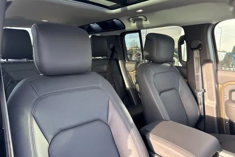 Land Rover Defender 110 3.0 D250 MHEV X-Dynamic HSE Auto 4WD Euro 6 (s/s) 5dr Thumbnail #11