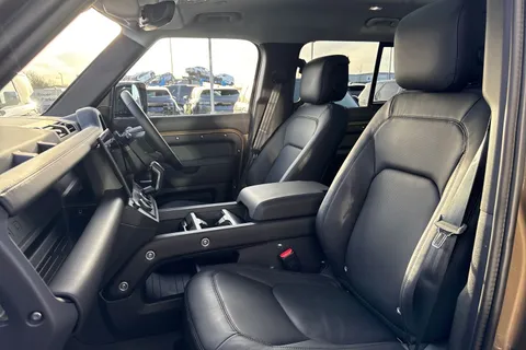 Land Rover Defender 110 3.0 D250 MHEV X-Dynamic HSE Auto 4WD Euro 6 (s/s) 5dr Thumbnail #12