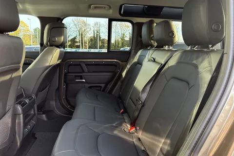 Land Rover Defender 110 3.0 D250 MHEV X-Dynamic HSE Auto 4WD Euro 6 (s/s) 5dr Thumbnail #14