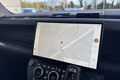 Land Rover Defender 110 3.0 D250 MHEV X-Dynamic HSE Auto 4WD Euro 6 (s/s) 5dr Thumbnail #15