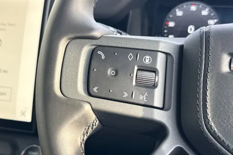 Land Rover Defender 110 3.0 D250 MHEV X-Dynamic HSE Auto 4WD Euro 6 (s/s) 5dr Thumbnail #18