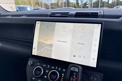 Land Rover Defender 110 3.0 D250 MHEV X-Dynamic HSE Auto 4WD Euro 6 (s/s) 5dr Thumbnail #21