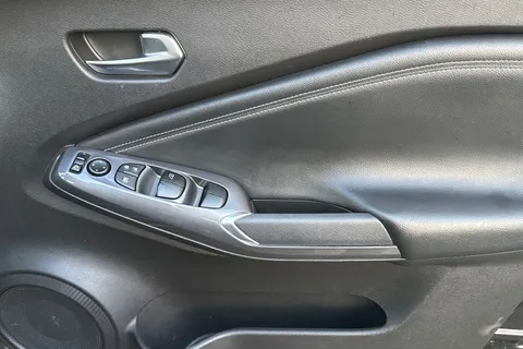 FH72VUU Nissan Juke 1.6 N-Connecta Auto Euro 6 5dr Thumbnail #22