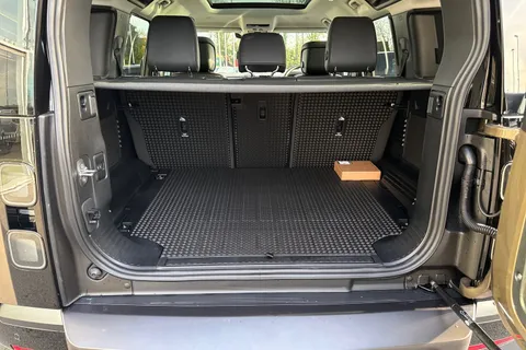 Land Rover Defender 110 3.0 D250 MHEV X-Dynamic HSE Auto 4WD Euro 6 (s/s) 5dr Thumbnail #24