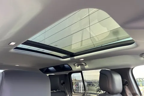 Land Rover Defender 110 3.0 D250 MHEV X-Dynamic HSE Auto 4WD Euro 6 (s/s) 5dr Thumbnail #30