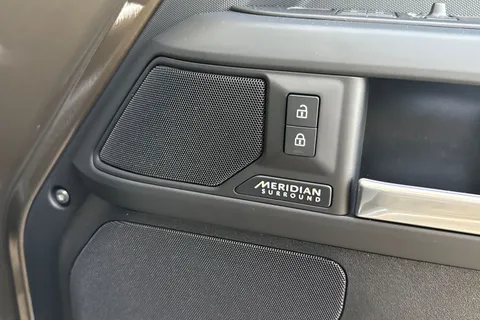 Land Rover Defender 110 3.0 D250 MHEV X-Dynamic HSE Auto 4WD Euro 6 (s/s) 5dr Thumbnail #33