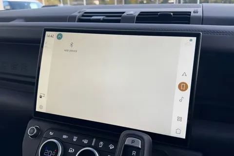 Land Rover Defender 110 3.0 D250 MHEV X-Dynamic HSE Auto 4WD Euro 6 (s/s) 5dr Thumbnail #36