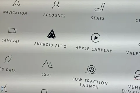 Land Rover Defender 110 3.0 D250 MHEV X-Dynamic HSE Auto 4WD Euro 6 (s/s) 5dr Thumbnail #37