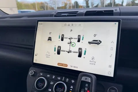 Land Rover Defender 110 3.0 D250 MHEV X-Dynamic HSE Auto 4WD Euro 6 (s/s) 5dr Thumbnail #39