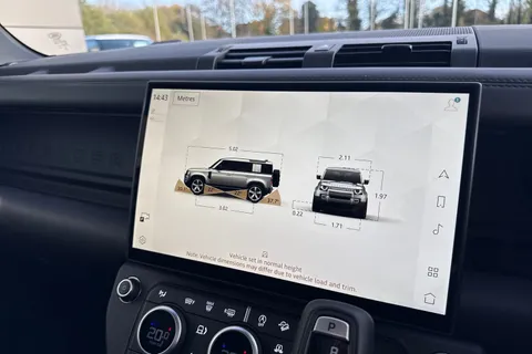 Land Rover Defender 110 3.0 D250 MHEV X-Dynamic HSE Auto 4WD Euro 6 (s/s) 5dr Thumbnail #41