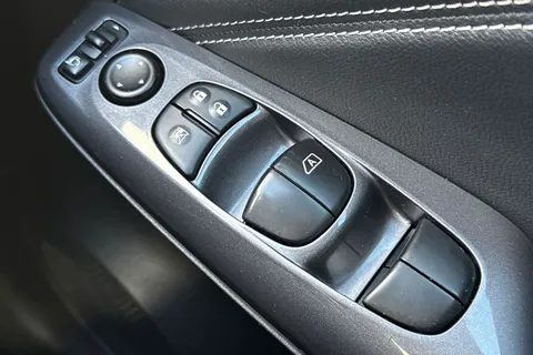 FH72VUU Nissan Juke 1.6 N-Connecta Auto Euro 6 5dr Thumbnail #47