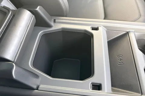 Land Rover Defender 110 3.0 D250 MHEV X-Dynamic HSE Auto 4WD Euro 6 (s/s) 5dr Thumbnail #51