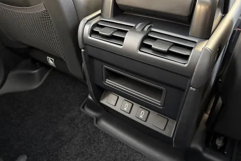 Land Rover Defender 110 3.0 D250 MHEV X-Dynamic HSE Auto 4WD Euro 6 (s/s) 5dr Thumbnail #54