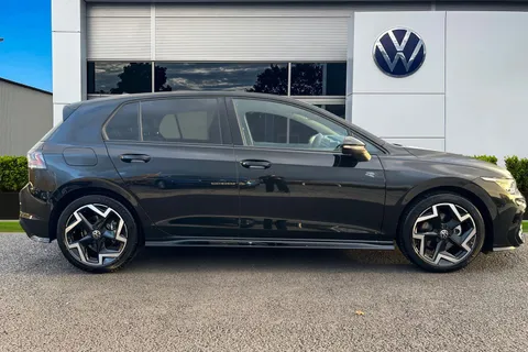 DE25PMX Volkswagen Golf 1.5 eTSI 150 R-Line 5dr DSG **TECH PACK, WINTER PACK, LED MATRIX LIGHTS** Thumbnail #4