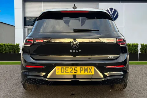 DE25PMX Volkswagen Golf 1.5 eTSI 150 R-Line 5dr DSG **TECH PACK, WINTER PACK, LED MATRIX LIGHTS** Thumbnail #5