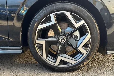 DE25PMX Volkswagen Golf 1.5 eTSI 150 R-Line 5dr DSG **TECH PACK, WINTER PACK, LED MATRIX LIGHTS** Thumbnail #11