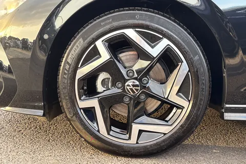 DE25PMX Volkswagen Golf 1.5 eTSI 150 R-Line 5dr DSG **TECH PACK, WINTER PACK, LED MATRIX LIGHTS** Thumbnail #12