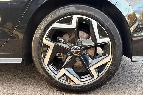 DE25PMX Volkswagen Golf 1.5 eTSI 150 R-Line 5dr DSG **TECH PACK, WINTER PACK, LED MATRIX LIGHTS** Thumbnail #13