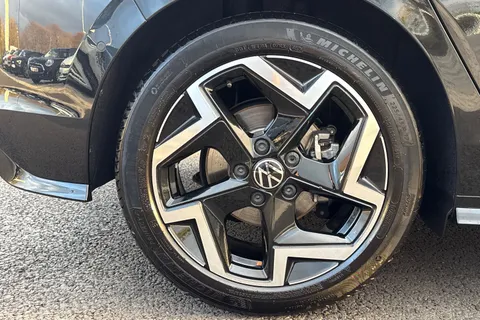 DE25PMX Volkswagen Golf 1.5 eTSI 150 R-Line 5dr DSG **TECH PACK, WINTER PACK, LED MATRIX LIGHTS** Thumbnail #14