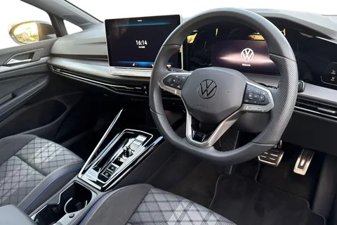 DE25PMX Volkswagen Golf 1.5 eTSI 150 R-Line 5dr DSG **TECH PACK, WINTER PACK, LED MATRIX LIGHTS** Thumbnail #15