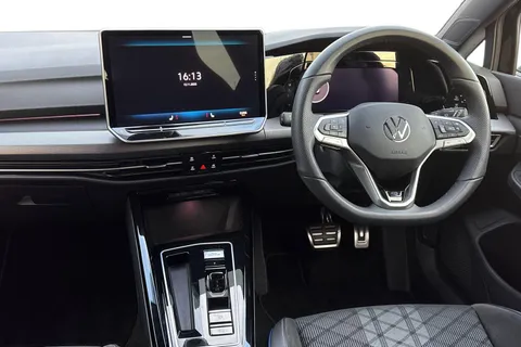 DE25PMX Volkswagen Golf 1.5 eTSI 150 R-Line 5dr DSG **TECH PACK, WINTER PACK, LED MATRIX LIGHTS** Thumbnail #19