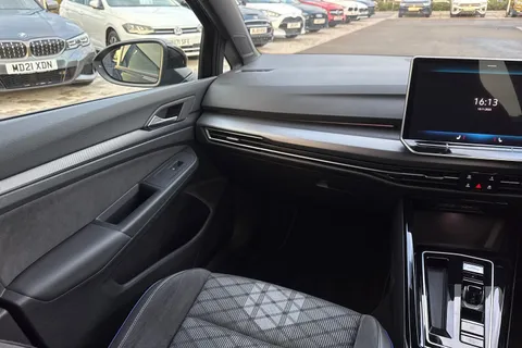 DE25PMX Volkswagen Golf 1.5 eTSI 150 R-Line 5dr DSG **TECH PACK, WINTER PACK, LED MATRIX LIGHTS** Thumbnail #21