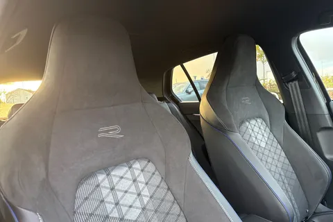 DE25PMX Volkswagen Golf 1.5 eTSI 150 R-Line 5dr DSG **TECH PACK, WINTER PACK, LED MATRIX LIGHTS** Thumbnail #25