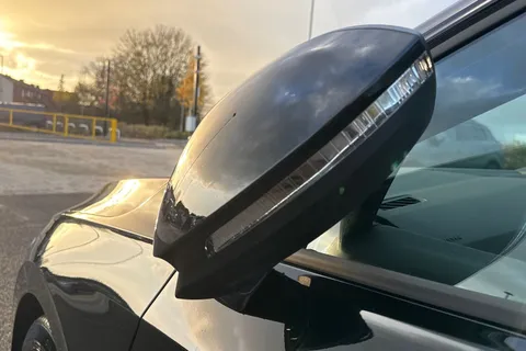 DE25PMX Volkswagen Golf 1.5 eTSI 150 R-Line 5dr DSG **TECH PACK, WINTER PACK, LED MATRIX LIGHTS** Thumbnail #29