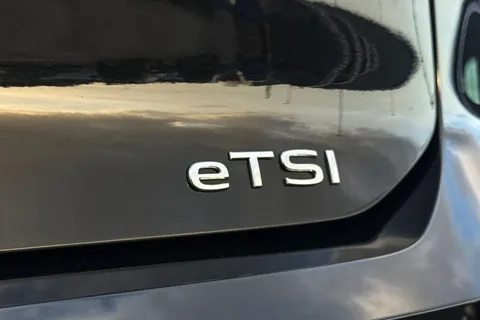 DE25PMX Volkswagen Golf 1.5 eTSI 150 R-Line 5dr DSG **TECH PACK, WINTER PACK, LED MATRIX LIGHTS** Thumbnail #31