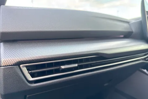 DE25PMX Volkswagen Golf 1.5 eTSI 150 R-Line 5dr DSG **TECH PACK, WINTER PACK, LED MATRIX LIGHTS** Thumbnail #34