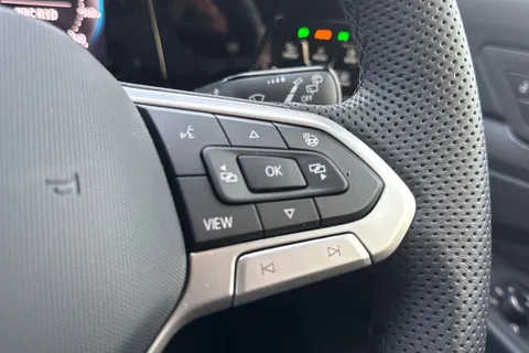 DE25PMX Volkswagen Golf 1.5 eTSI 150 R-Line 5dr DSG **TECH PACK, WINTER PACK, LED MATRIX LIGHTS** Thumbnail #37