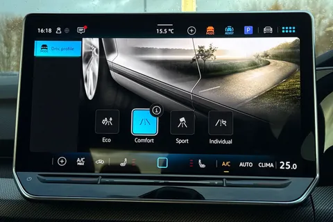 DE25PMX Volkswagen Golf 1.5 eTSI 150 R-Line 5dr DSG **TECH PACK, WINTER PACK, LED MATRIX LIGHTS** Thumbnail #43