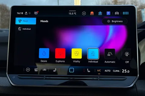 DE25PMX Volkswagen Golf 1.5 eTSI 150 R-Line 5dr DSG **TECH PACK, WINTER PACK, LED MATRIX LIGHTS** Thumbnail #44