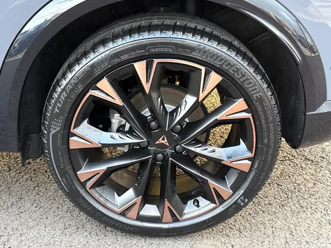 KW25XXL CUPRA Formentor 1.5 eHybrid 204 V3 5dr DSG ** DELIVERY MILEAGE** Thumbnail #8