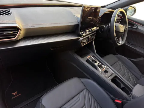 KW25XXL CUPRA Formentor 1.5 eHybrid 204 V3 5dr DSG ** DELIVERY MILEAGE** Thumbnail #10