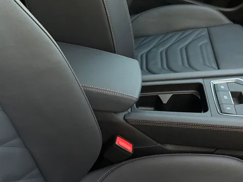 KW25XXL CUPRA Formentor 1.5 eHybrid 204 V3 5dr DSG ** DELIVERY MILEAGE** Thumbnail #34