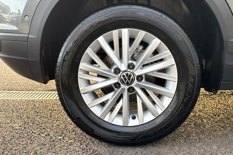 GJ74MZT Volkswagen T-Roc 1.0 TSI 115 Life 5dr **DELIVERY MILES** Thumbnail #7