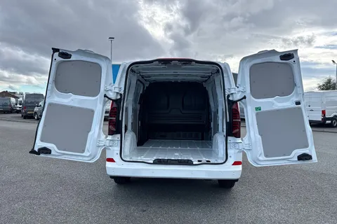 DE75KGJ Volkswagen Transporter 2.0 TDI 150 Commerce Pro Van Thumbnail #7