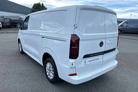 DE75KGJ Volkswagen Transporter 2.0 TDI 150 Commerce Pro Van Thumbnail #8