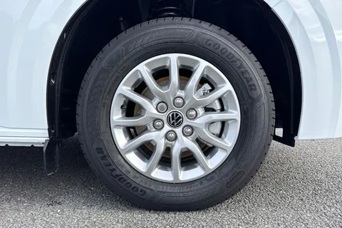 DE75KGJ Volkswagen Transporter 2.0 TDI 150 Commerce Pro Van Thumbnail #10