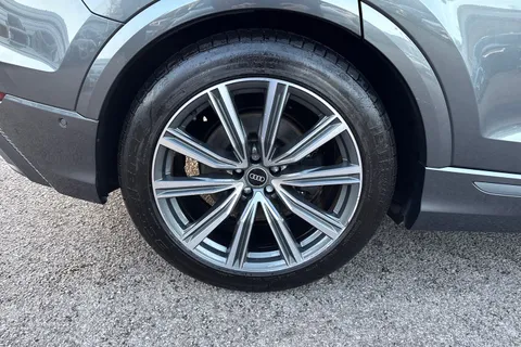 11 of 56 for Audi Q8 S line 55 TFSI quattro 340 PS tiptronic