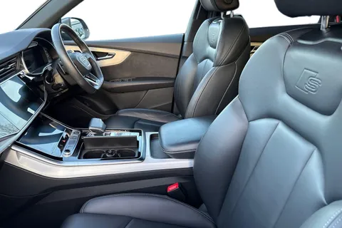 16 of 56 for Audi Q8 S line 55 TFSI quattro 340 PS tiptronic