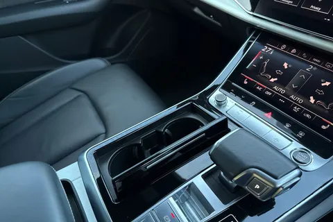 20 of 56 for Audi Q8 S line 55 TFSI quattro 340 PS tiptronic