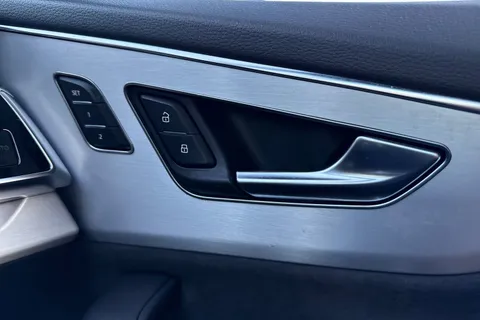 21 of 56 for Audi Q8 S line 55 TFSI quattro 340 PS tiptronic