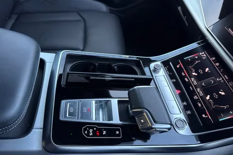 23 of 56 for Audi Q8 S line 55 TFSI quattro 340 PS tiptronic