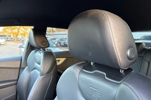 24 of 56 for Audi Q8 S line 55 TFSI quattro 340 PS tiptronic