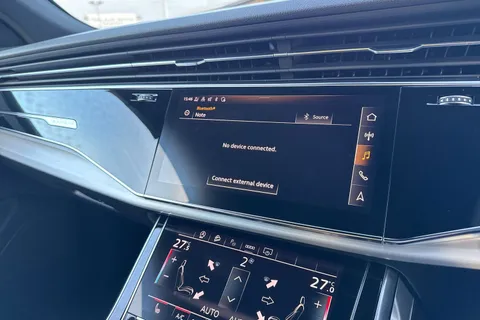 35 of 56 for Audi Q8 S line 55 TFSI quattro 340 PS tiptronic