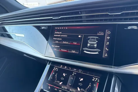 43 of 56 for Audi Q8 S line 55 TFSI quattro 340 PS tiptronic